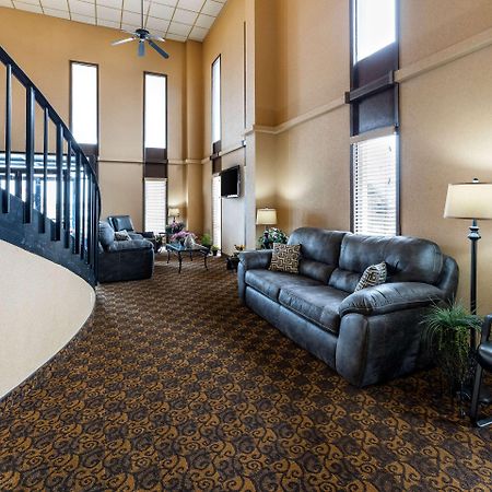 Rodeway Inn South Hutchinson Buitenkant foto