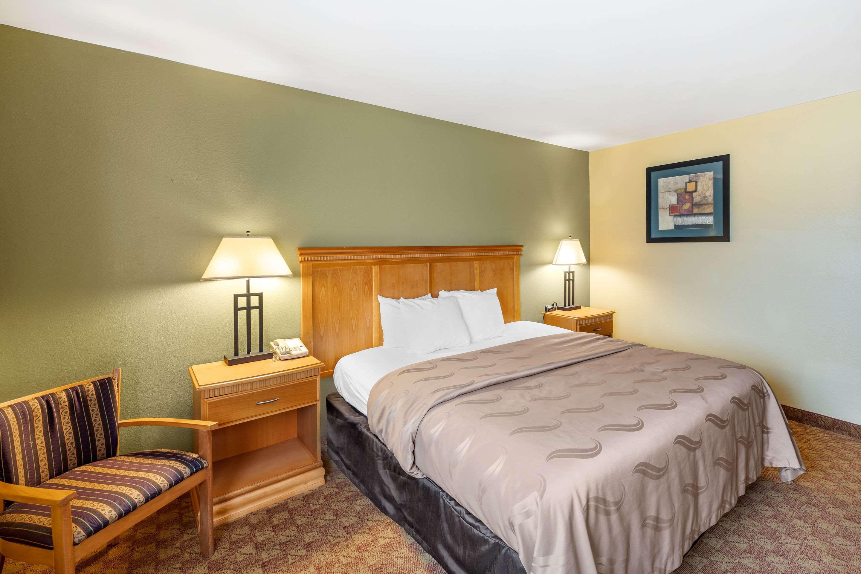 Rodeway Inn South Hutchinson Buitenkant foto