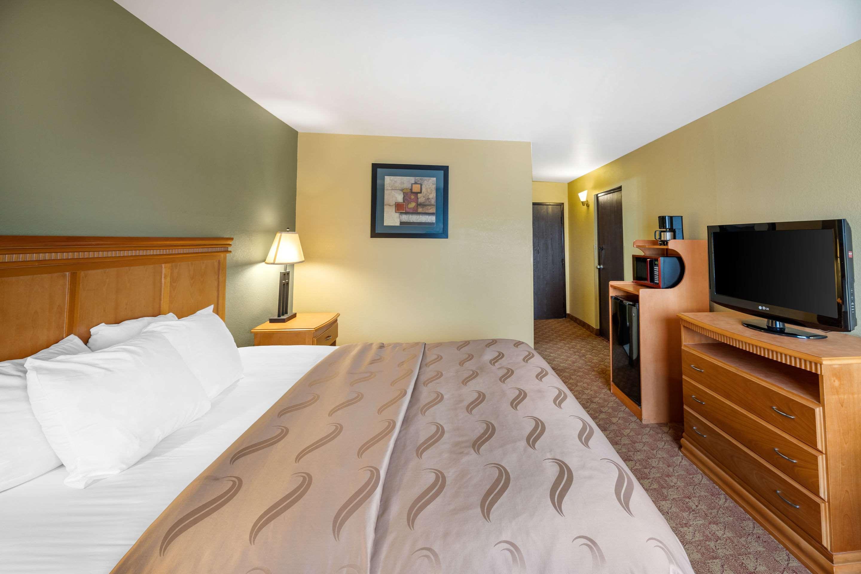Rodeway Inn South Hutchinson Buitenkant foto