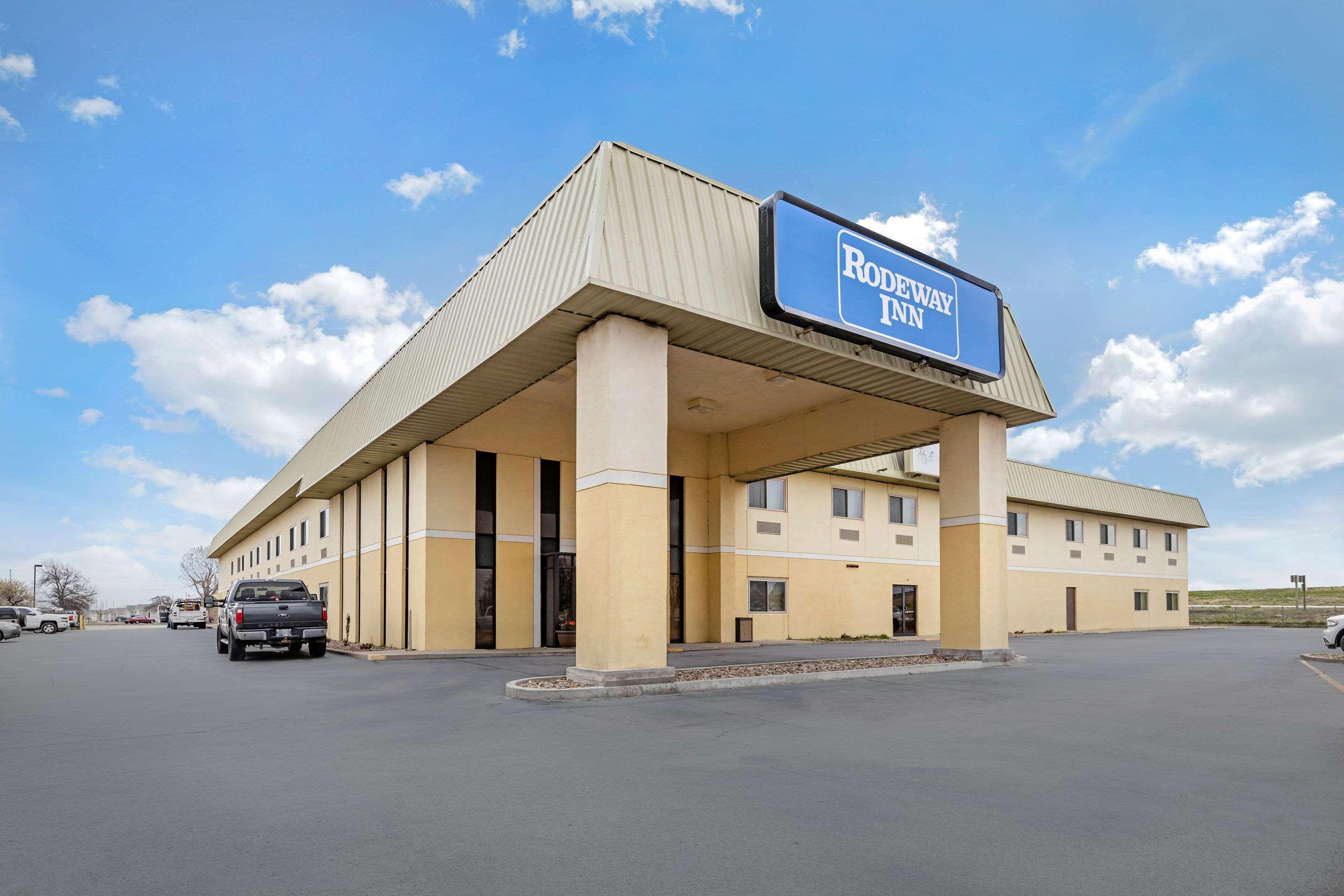 Rodeway Inn South Hutchinson Buitenkant foto