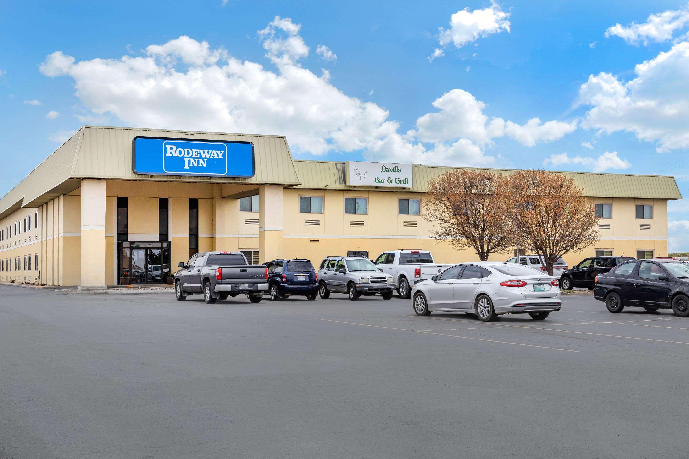 Rodeway Inn South Hutchinson Buitenkant foto