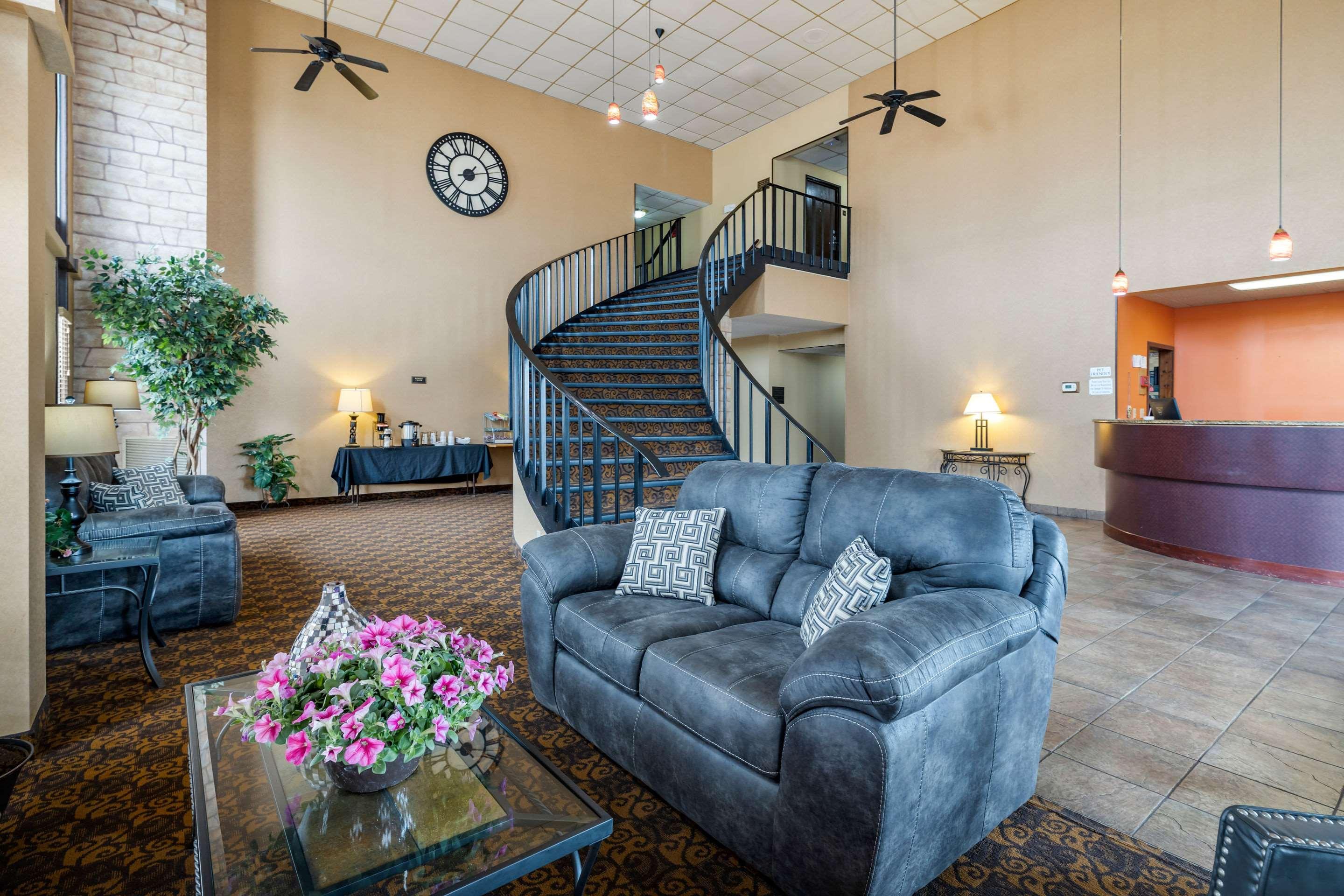 Rodeway Inn South Hutchinson Buitenkant foto