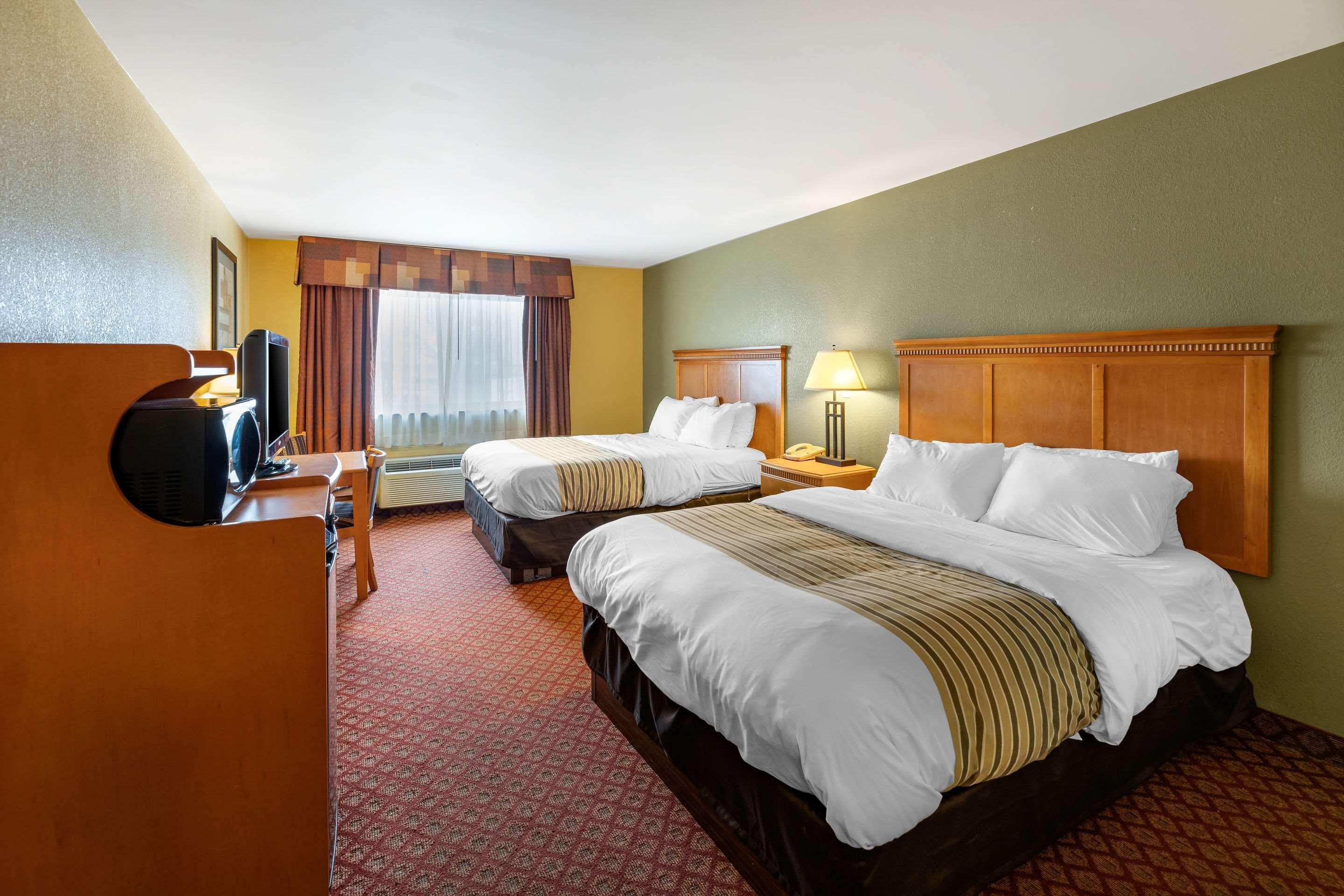 Rodeway Inn South Hutchinson Buitenkant foto
