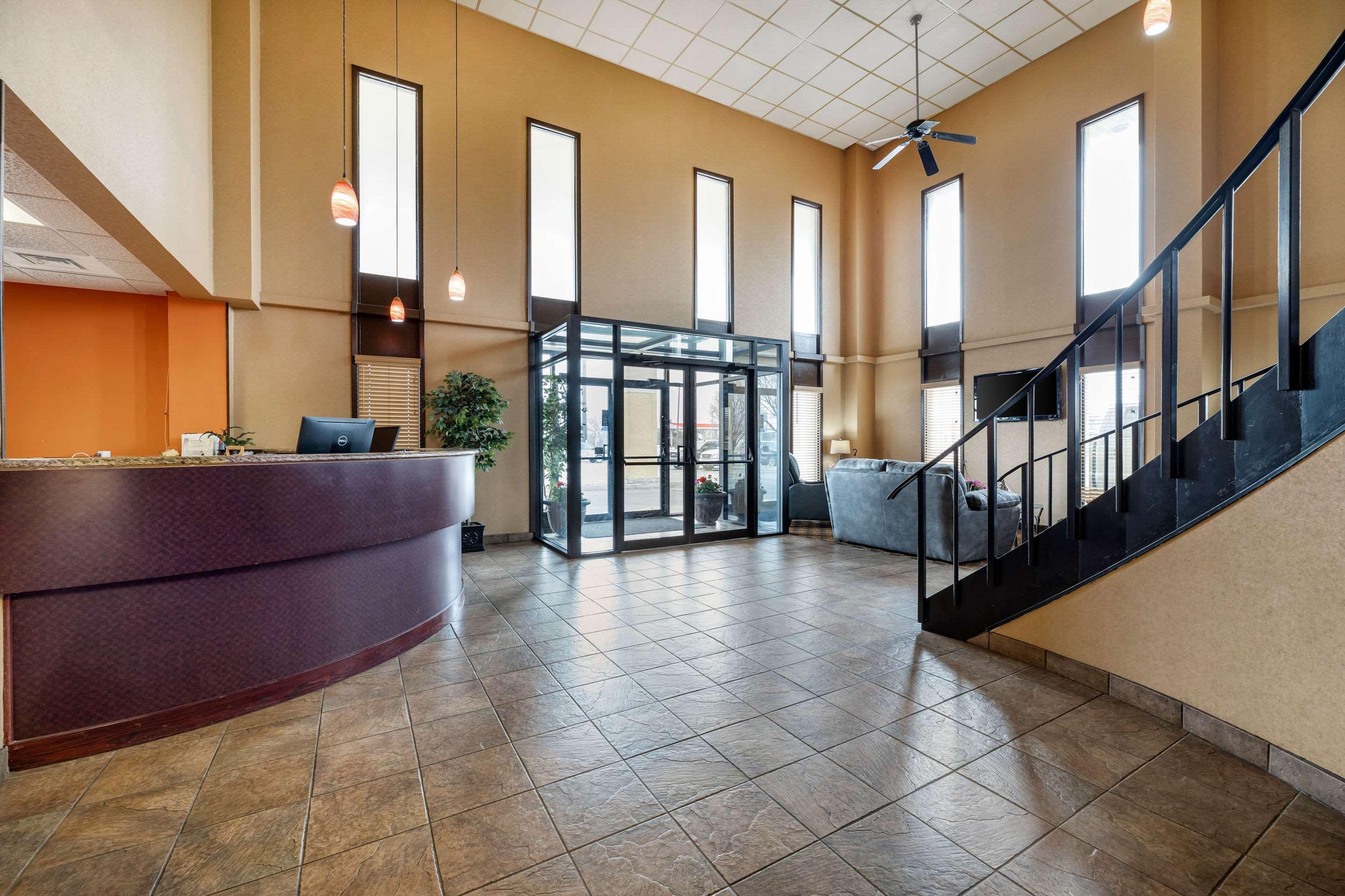 Rodeway Inn South Hutchinson Buitenkant foto
