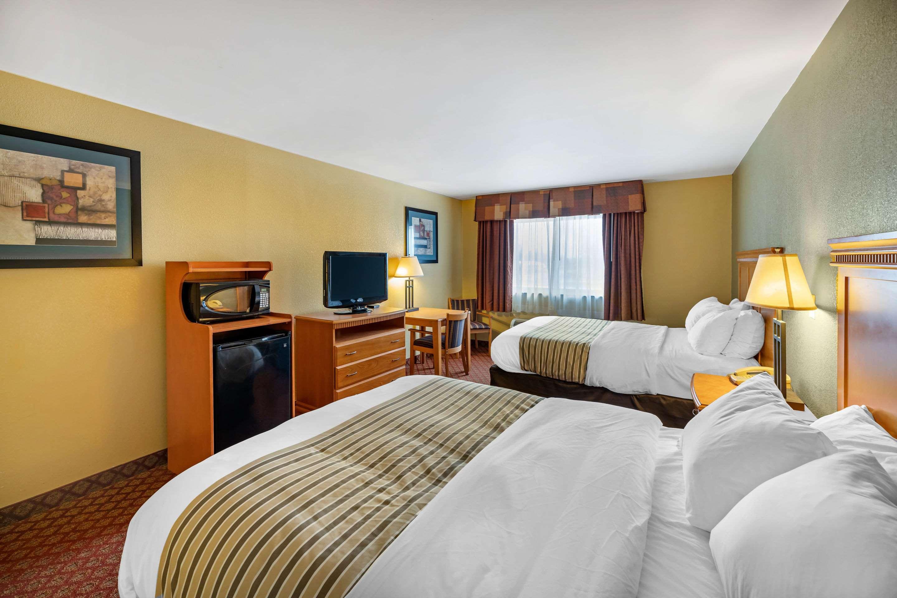 Rodeway Inn South Hutchinson Buitenkant foto