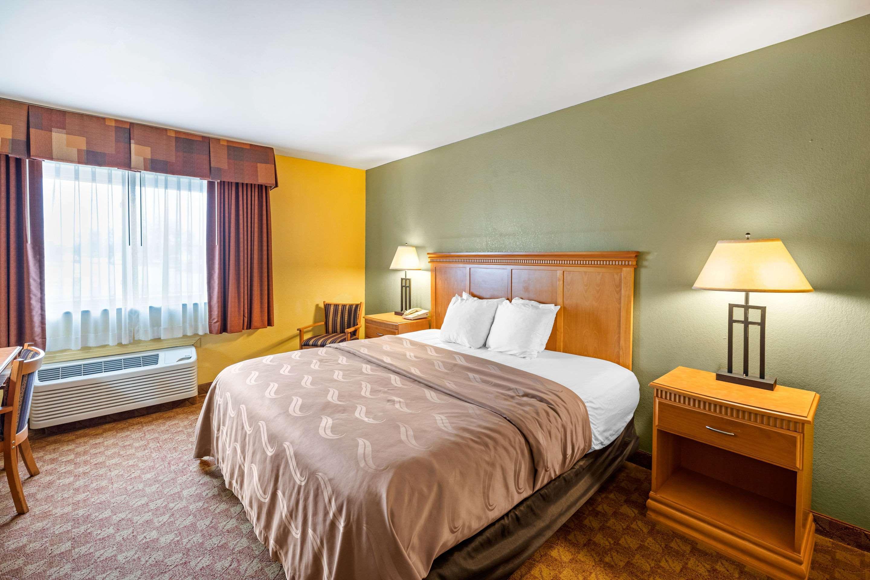 Rodeway Inn South Hutchinson Buitenkant foto