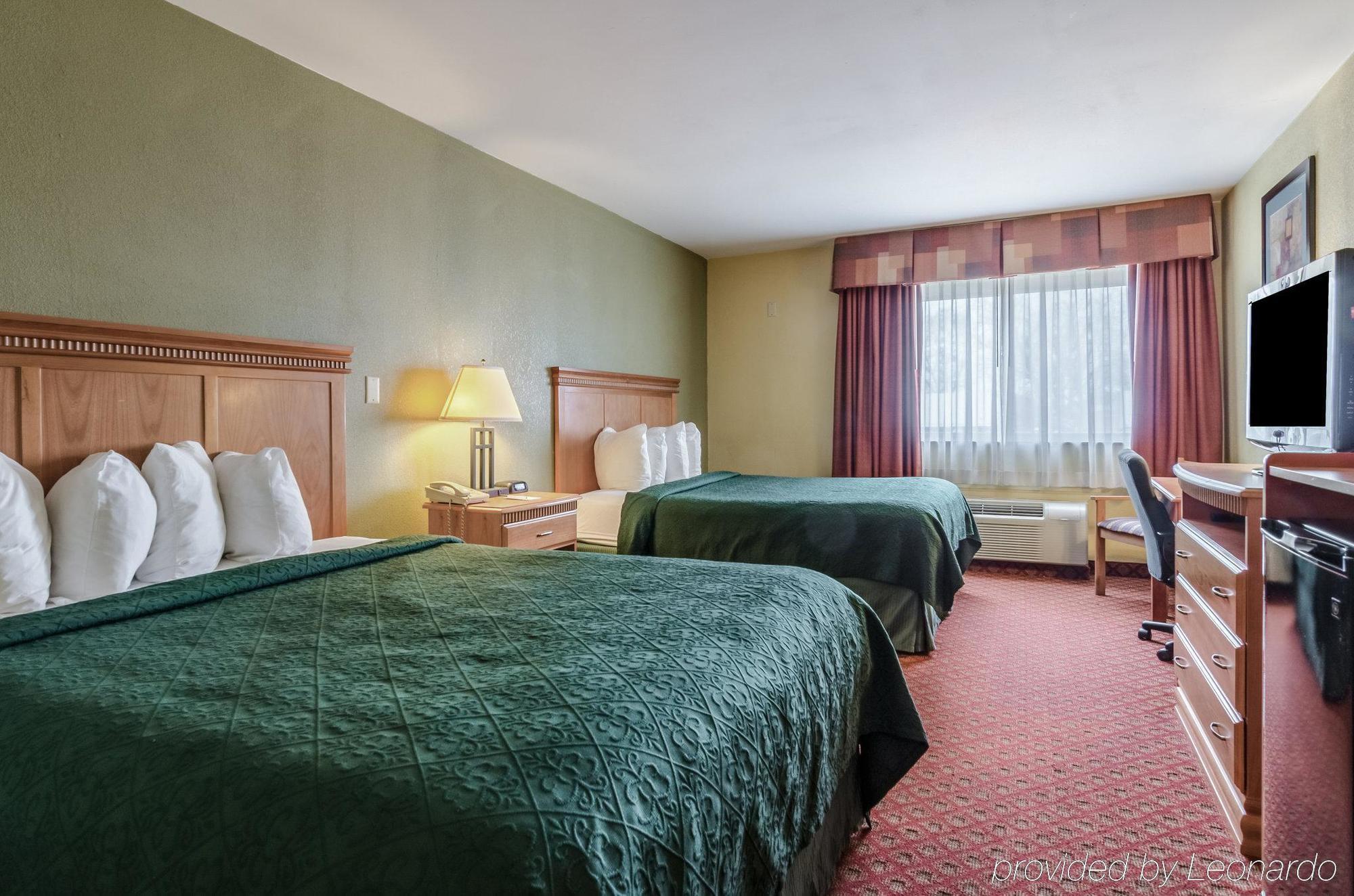 Rodeway Inn South Hutchinson Buitenkant foto