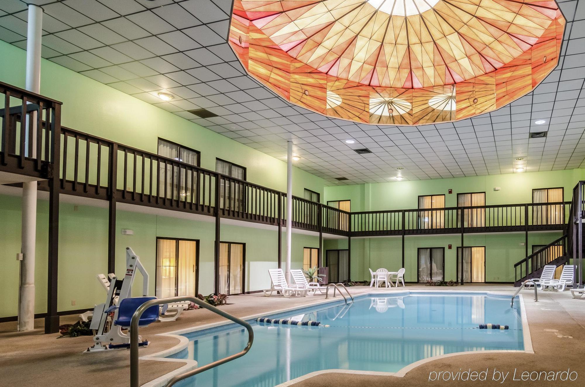 Rodeway Inn South Hutchinson Buitenkant foto