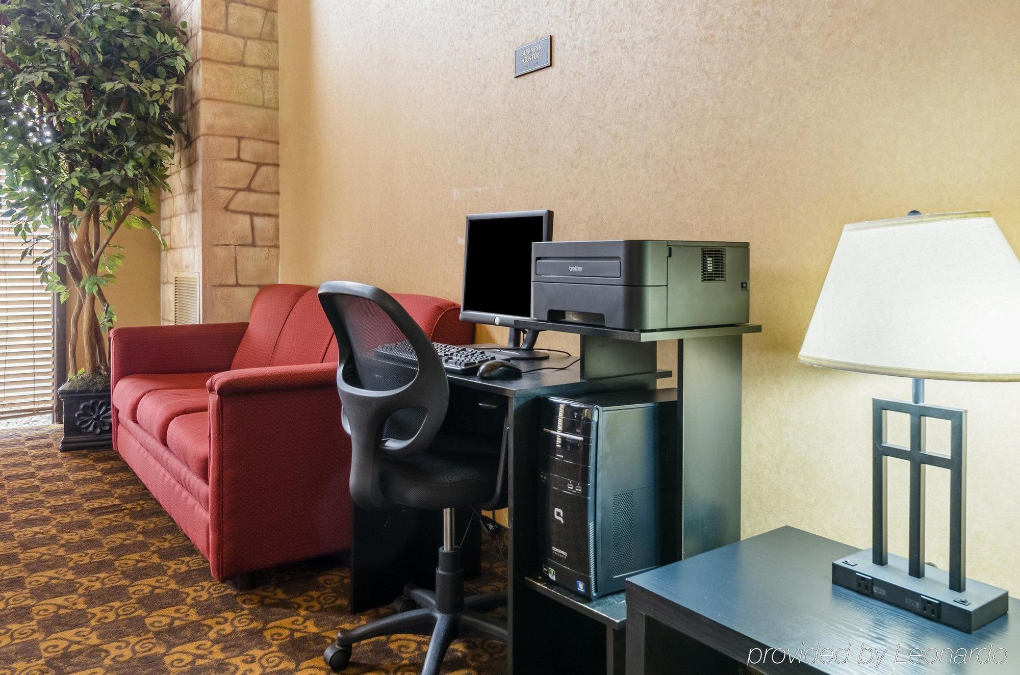 Rodeway Inn South Hutchinson Buitenkant foto